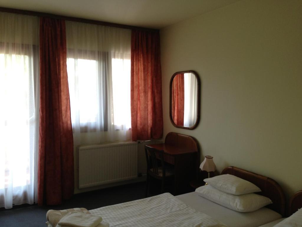 Hotel Uni Balatonfüred Rom bilde